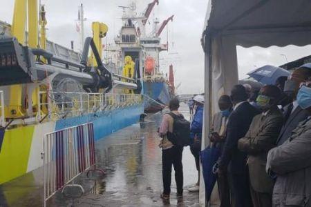 Cameroun : le constructeur IHC livre la drague Easydredge 2700 acquise par le port de Douala